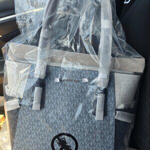 NEW!! Michael Kors Large Voyager Color Block Signature Logo Tote Bag